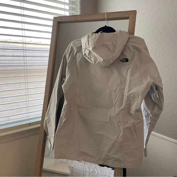 The North Face DryVent Waterproof Jacket - Picture 4 of 9